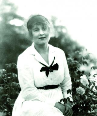 Suzane Lalique in 1925